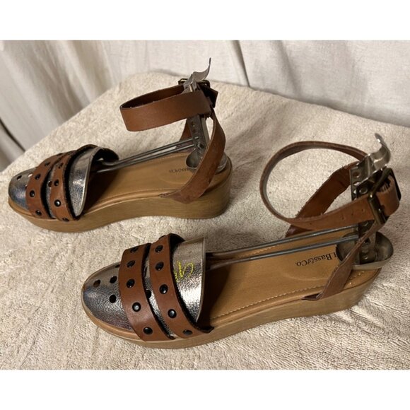 G.H. Bass & Co Leather Upper Ankle Strap Sandals Size 7.5M Brown & Metallic - Picture 3 of 12